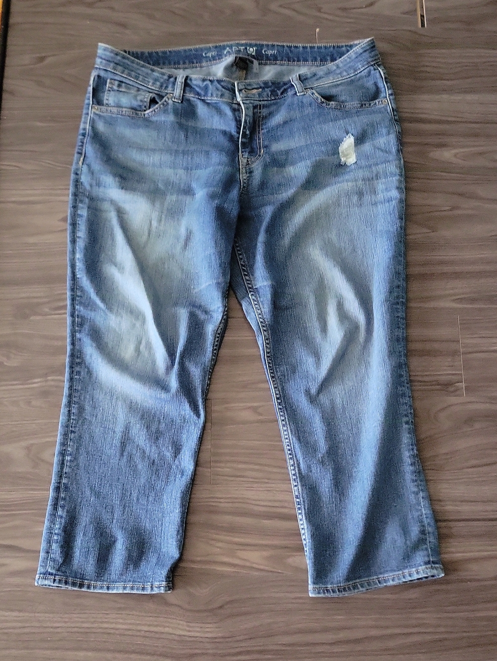 Apt 9 Capri Jeans